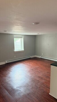 Building Photo - 316 E Peach St