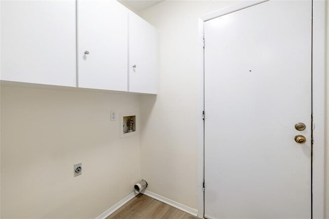 Building Photo - 611 Lido St