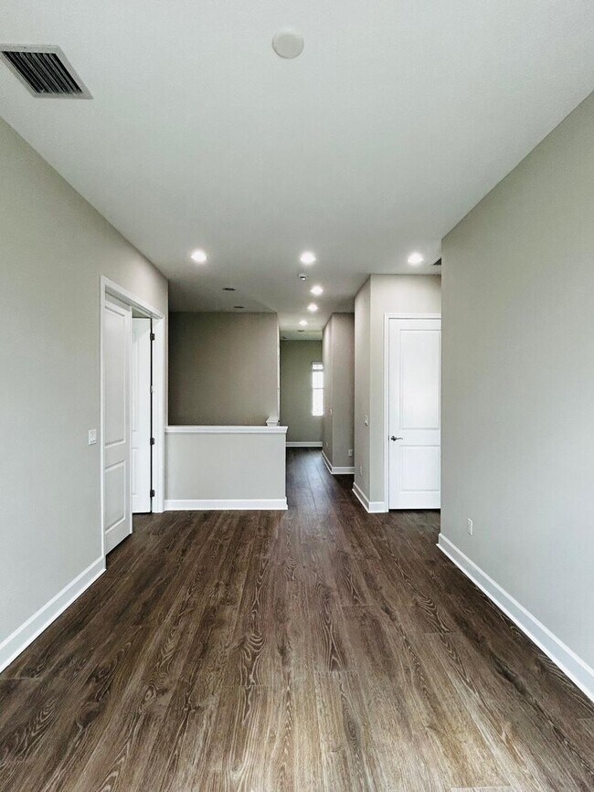 Building Photo - 5468 Pecan Dr