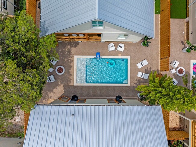 Building Photo - 30 W Castillo Dr