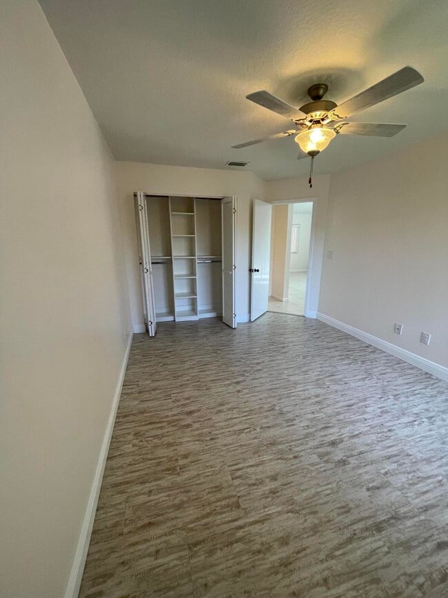 Building Photo - 613 Manatee Dr
