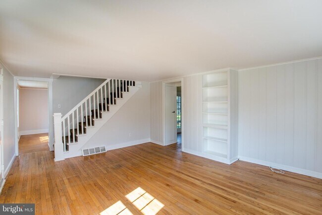 Building Photo - 766 Sergeantsville Rd