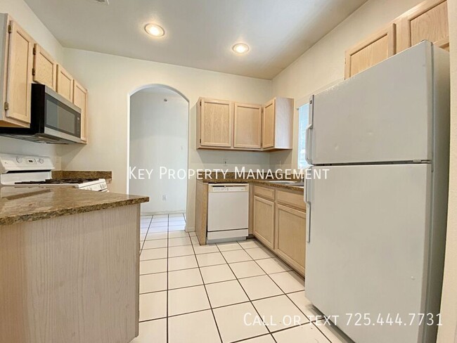 Building Photo - 2 BED 2 BATH UPSTAIRS CONDO  WITH 1 CAR GA...