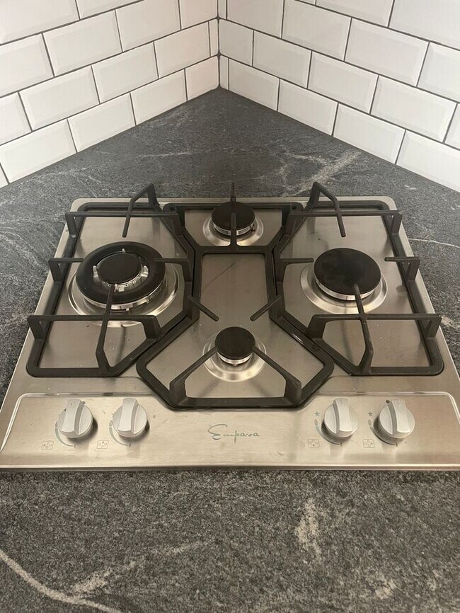 Building Photo - Charming Total Renovation!