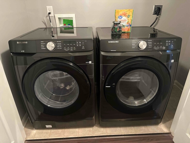 Building Photo - 212 Greenleaf Dr