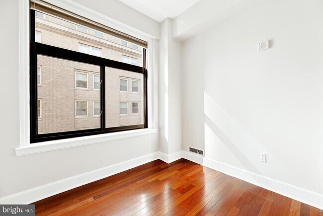 Primary Photo - 1500 Chestnut St