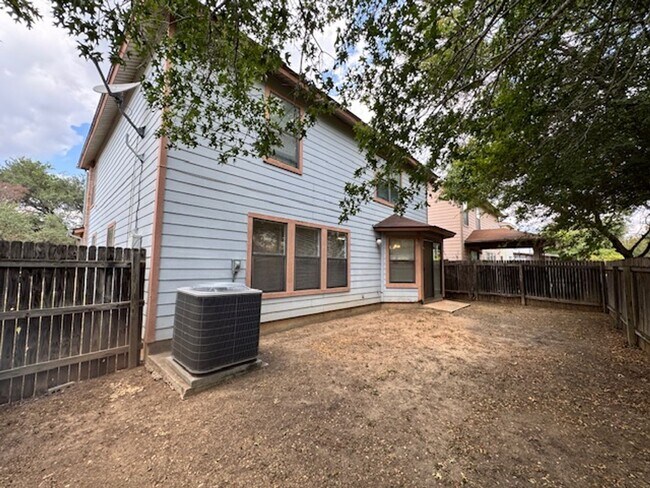 Building Photo - Spacious 3-Bedroom Home in Prime Location ...
