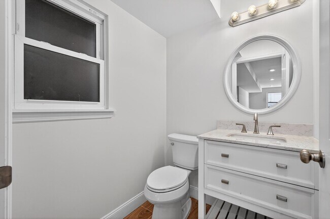 Building Photo - 40 E 5th St