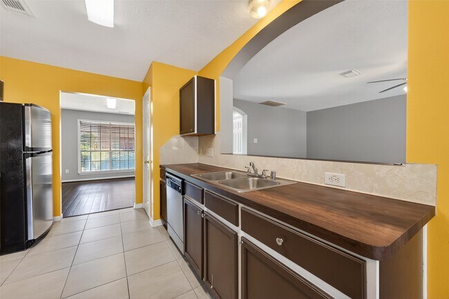 Building Photo - 11735 Alief Clodine Rd