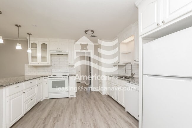 Building Photo - 457 Pemberton Dr