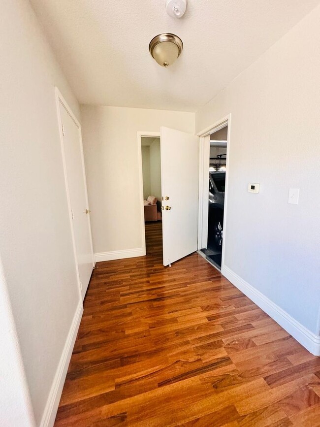 Building Photo - Charming 2BR Townhome in Las Vegas