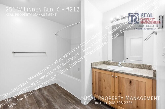 Building Photo - 251 W Linden Ave