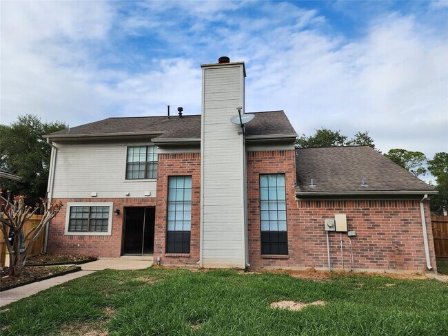 Building Photo - 3226 Country Club Blvd