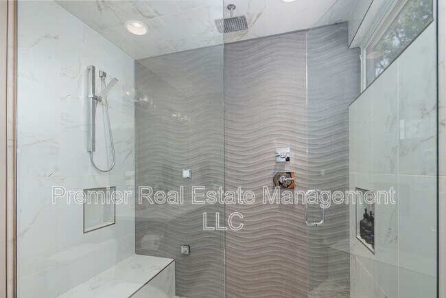 Building Photo - 2729 W 21st Ave