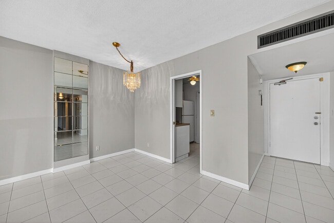 Building Photo - 1831 NE 38th St