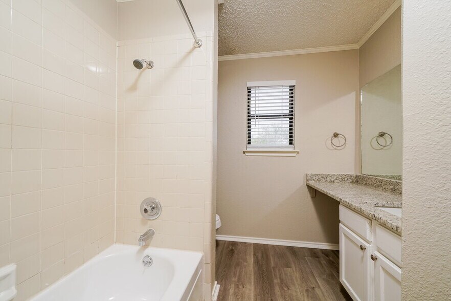 Building Photo - 1115 Hemlock Ct