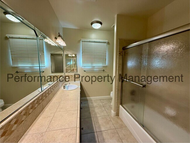 Building Photo - 12520 Crown Crest Dr