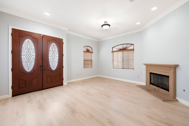 Building Photo - Three bedroom condo for lease in Arcadia
