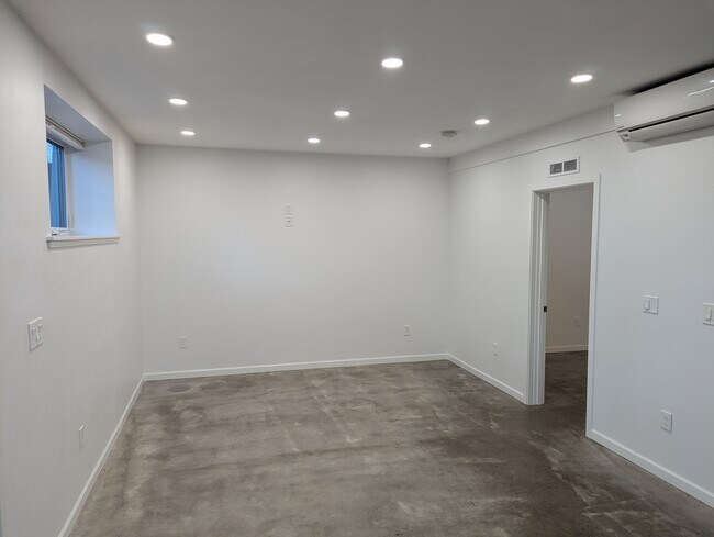 Building Photo - 2818 NE FREMONT ST