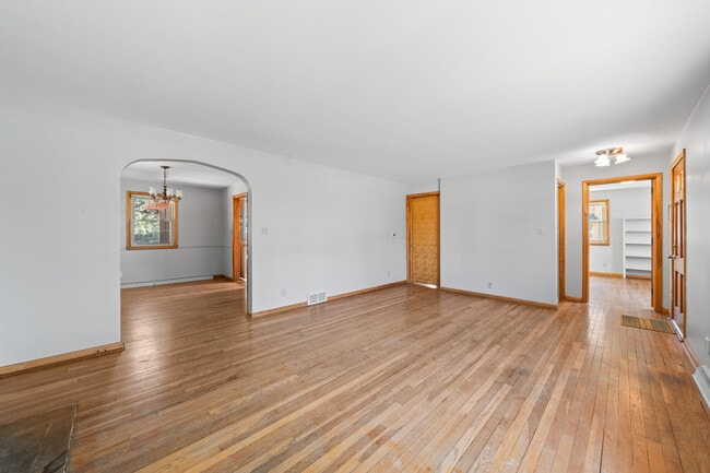 Building Photo - 11 S Church St