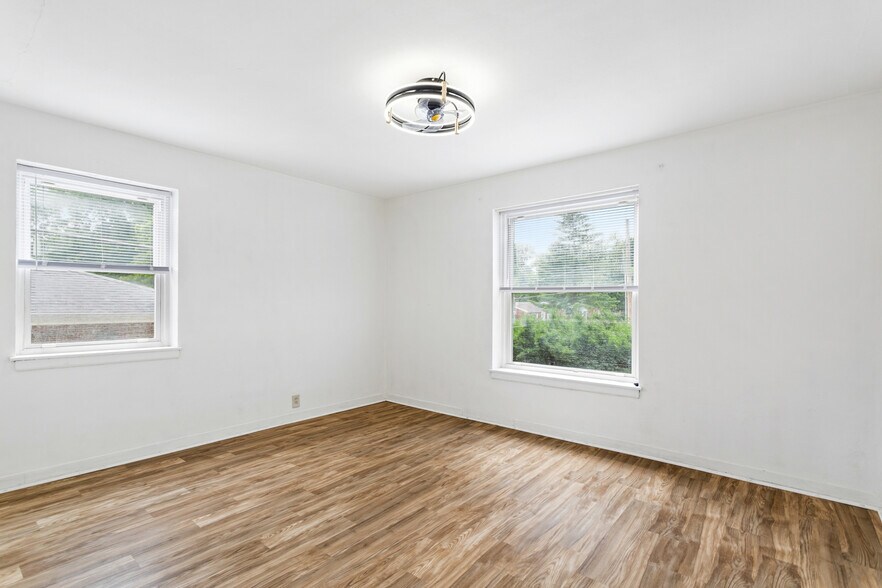 Building Photo - 1076 Wilshire Ave