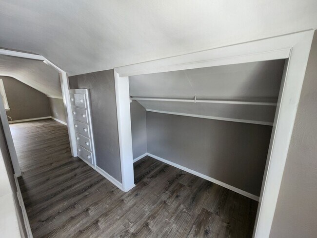 Building Photo - Three bedroom Single Family Home!