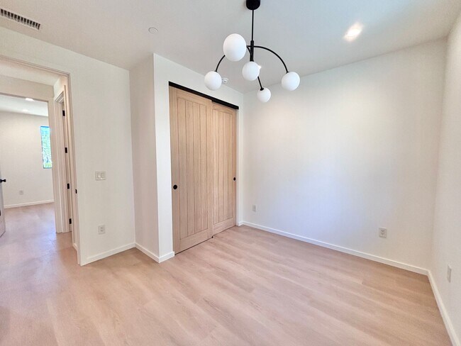 Building Photo - 17852 Saticoy St