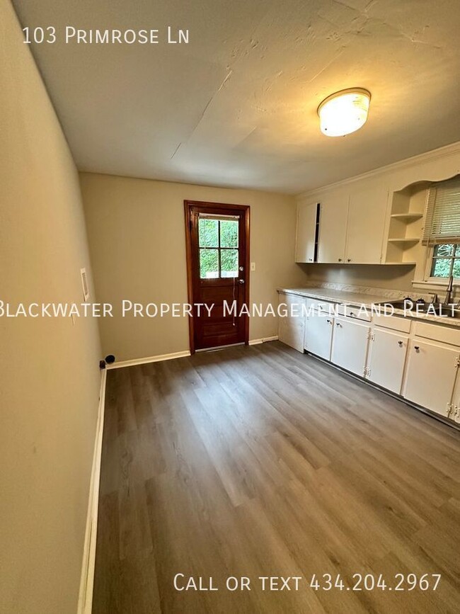 Building Photo - 103 Primrose Ln