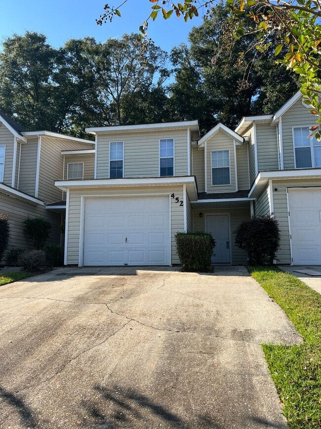 Building Photo - 452 Sandy Oak Dr