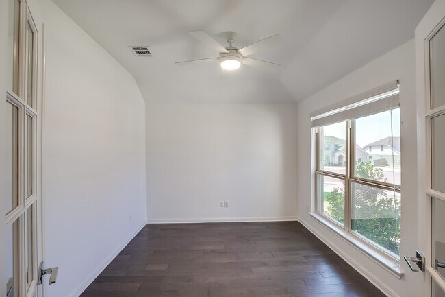 Building Photo - 105 Meadow Wood Cv
