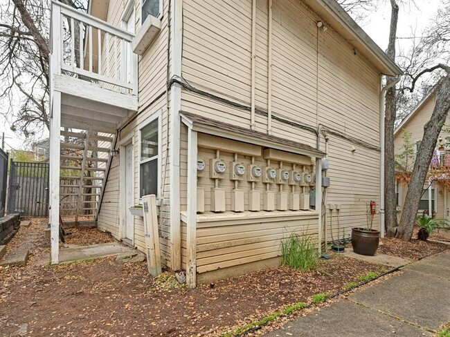 Building Photo - 1110 W 22nd St