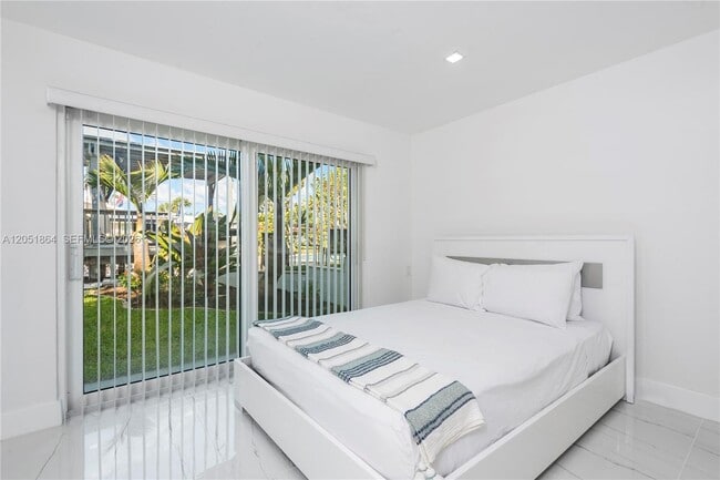 Building Photo - 2531 Key Largo Ln