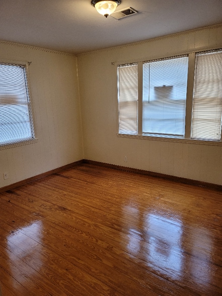 Building Photo - 146 Mills Rd