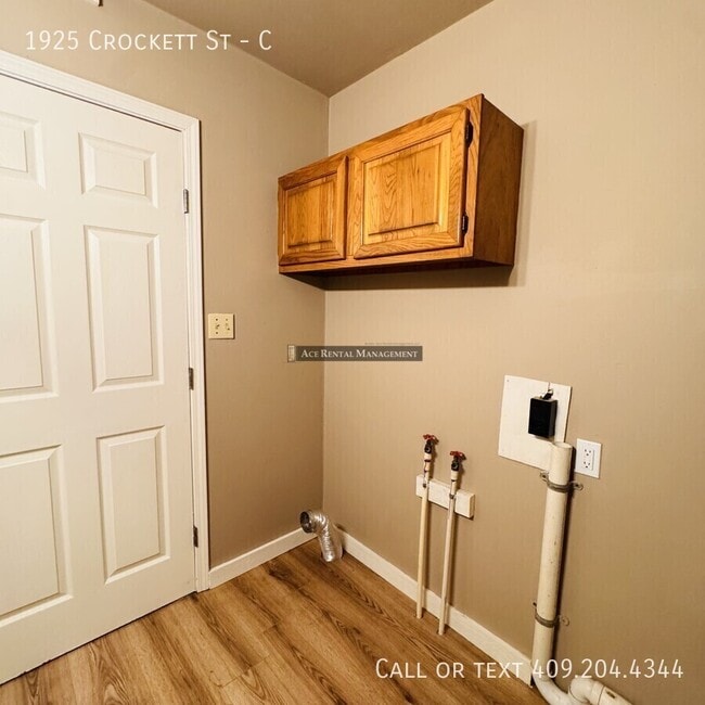 Building Photo - 1925 Crockett St