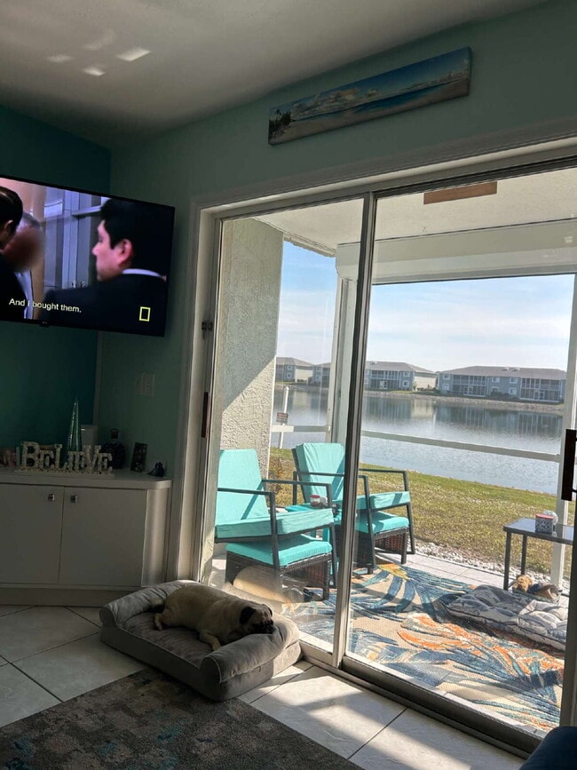 Building Photo - Room For Rent - lake front condo