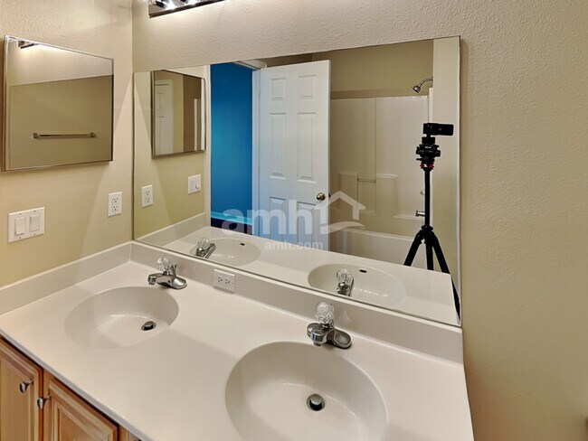 Building Photo - 10424 Frog Pond Dr