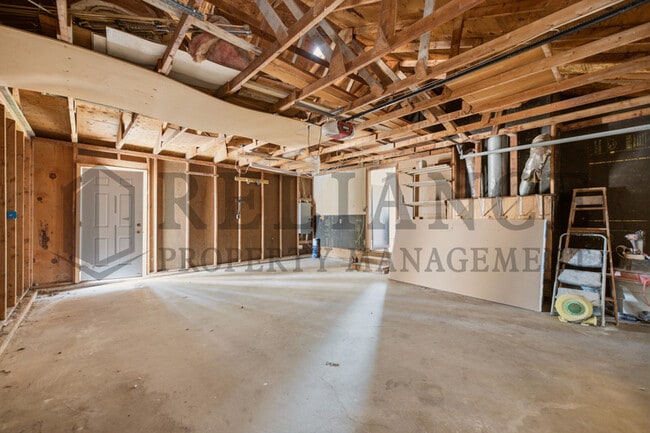 Building Photo - 322 S Jonathan St