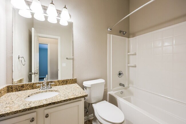 Building Photo - 636 Brooks St