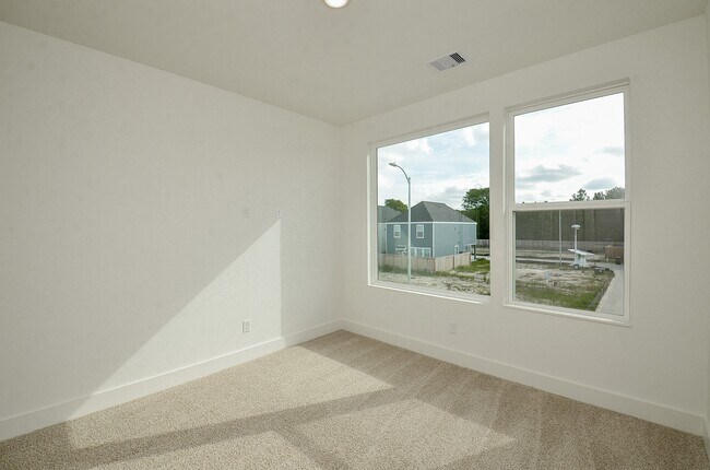 Building Photo - 7703 Inwood Grv Ln
