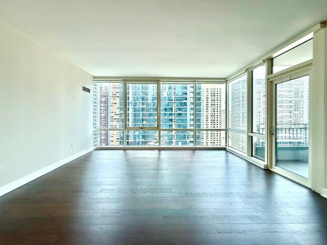 Building Photo - 505 N McClurg Ct