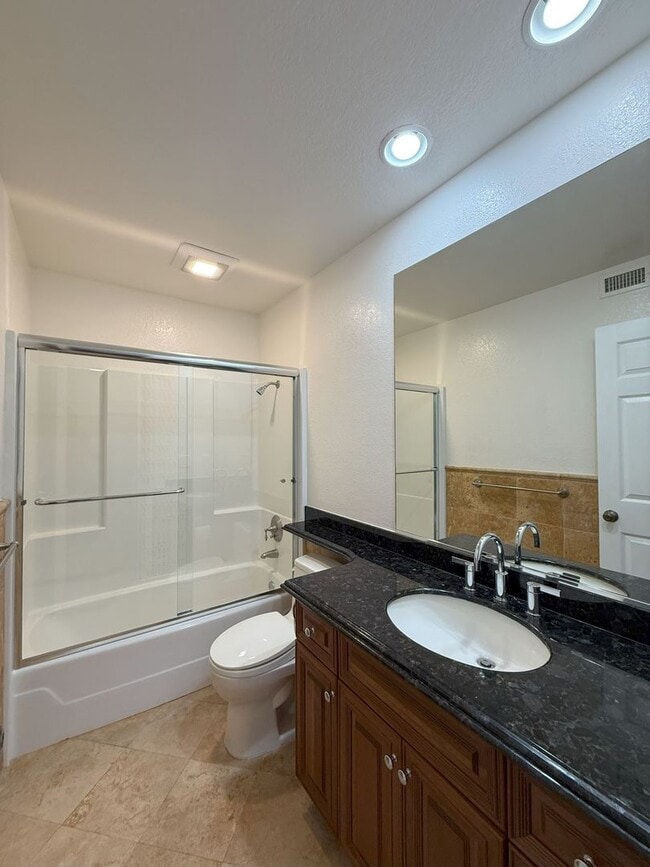 Building Photo - Enjoy stunning panoramic views of the golf...