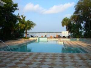 Building Photo - 225 S Tropical Trail