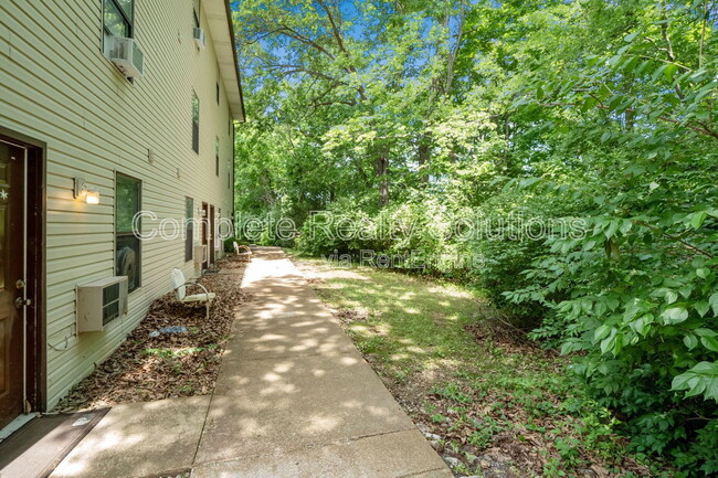 Building Photo - 790 Country Aire Ct