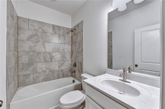 Building Photo - 477 Danville Ave