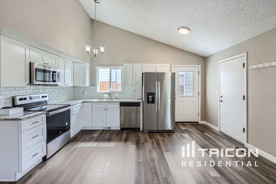 Building Photo - 17496 E Temple Dr