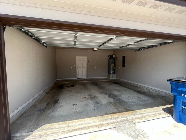 Building Photo - Townhome for rent