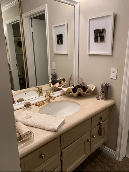 Building Photo - 6708 Hillpark Dr