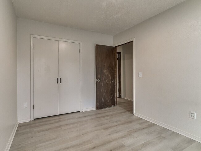 Building Photo - 2b 2ba in Piedmont Schools