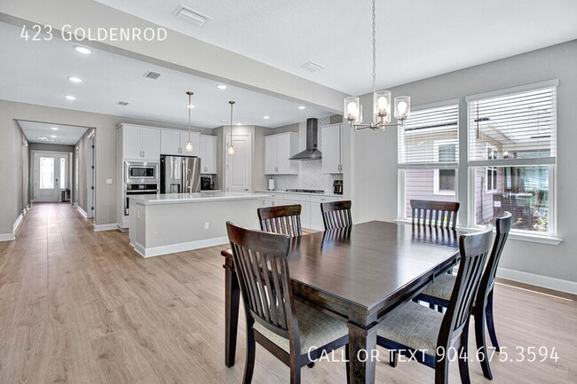 Building Photo - 423 Goldenrod-