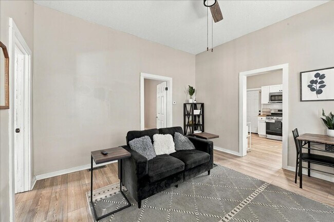 Building Photo - 929 N Tremont St